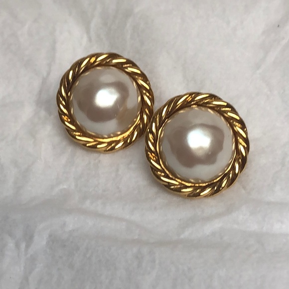 🌺3/$30🌺 Vintage ‘80s Faux Pearl Clip-On Earrings